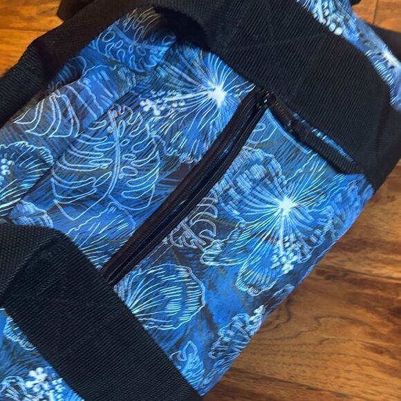 L.L. Bean Blue 🌺 Hawaiian Floral Duffel Bag - Picture 6 of 12